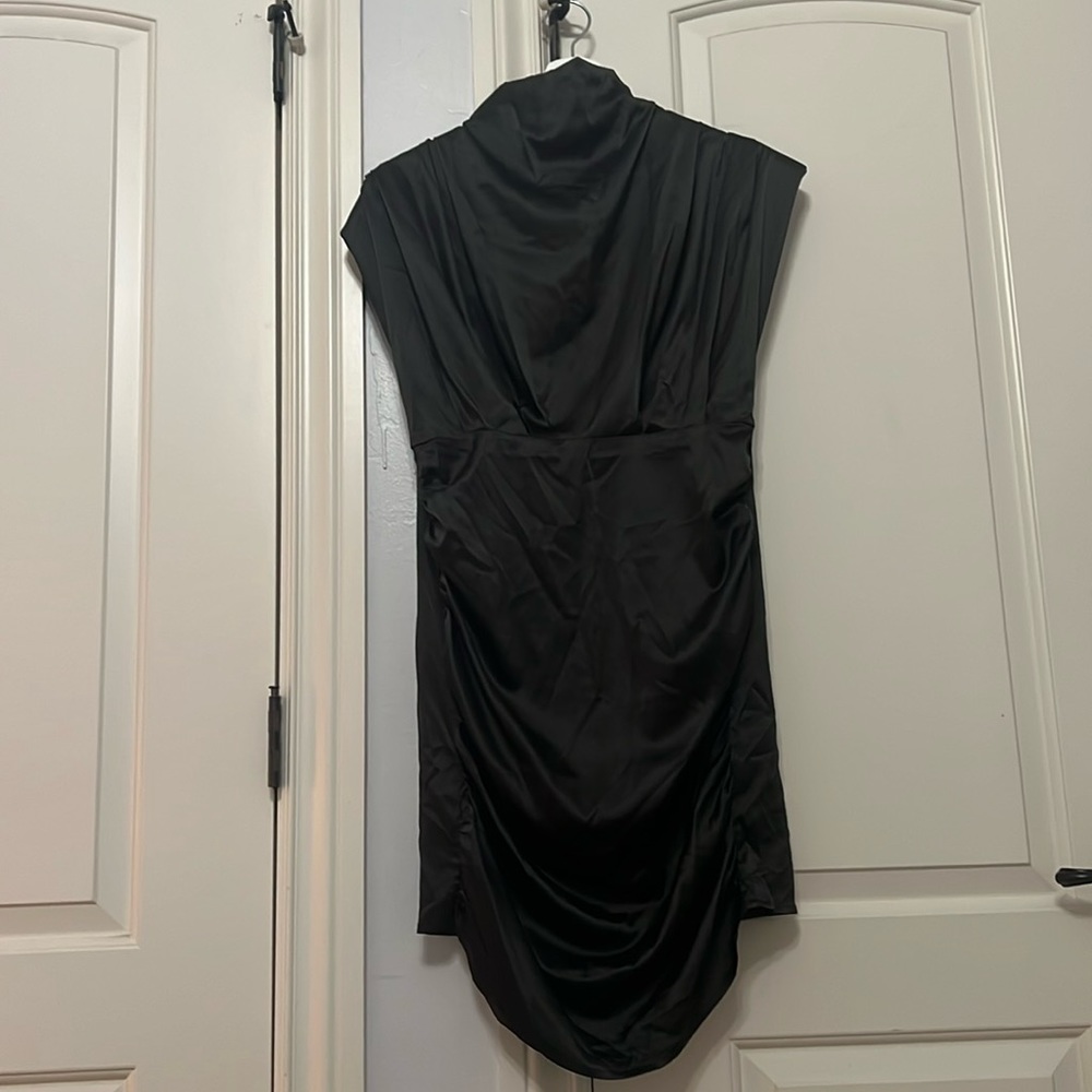 Size M black dress